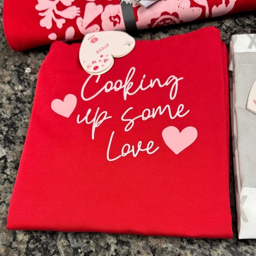 Threshold Valentine’s Day kitchen towels Apron placemats and runner bundle NWT